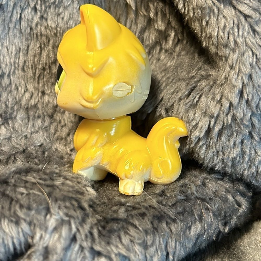 Littlest Pet Shop First Generation Yellow Cat Motion Tongue - Picture 3 of 8